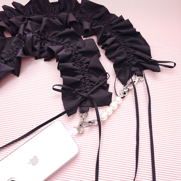 値下げは︎ligo ハンドメイド作家　フリルストラップ 再販・フリルを贅沢に使用したショルダーストラップ・スマホショルダー