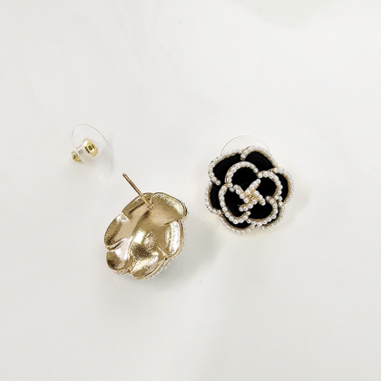 SELECT】カメリアピアス ピアス、イヤリング ＆ LOVE CLOSET