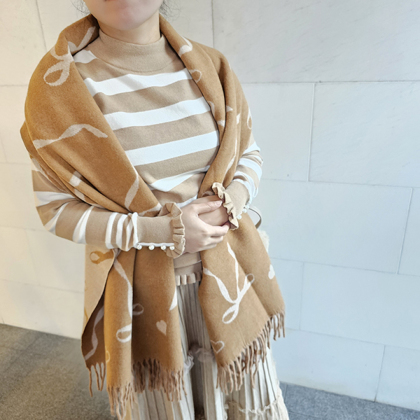 SELECT】りぼん模様のフリンジマフラー グローブ、マフラー ＆ LOVE CLOSET