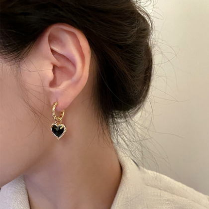 SELECT】ブラックハートの大人ピアス ピアス、イヤリング