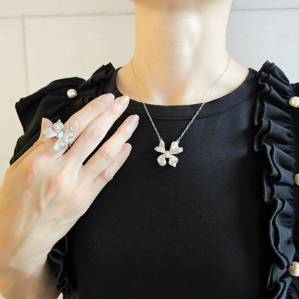 SELECT】ふわり花びらりぼんネックレス ネックレス ＆ LOVE CLOSET