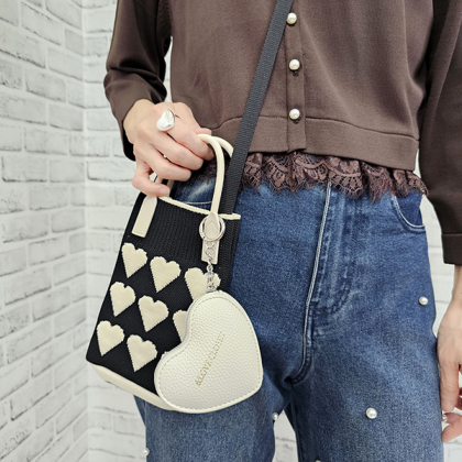 ぷっくりハートのミニポーチ バッグ、ポーチ ＆ LOVE CLOSET