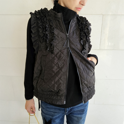 撥水キルトあったかふりるデコレーションベスト ベスト、ジレ ＆ LOVE